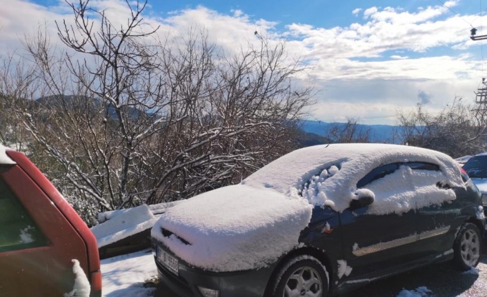 Araçlar yolda mahsur kaldı