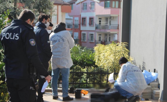 Bina bahçesinde şüpheli ölüm