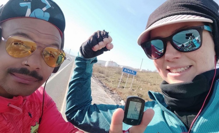 Bisikletleri ile Avrupa turuna çıkan Fransız çift Türk misafirperverliğine hayran kaldı