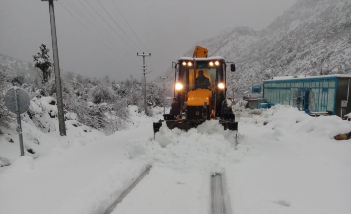 Büyükşehir Belediyesi’nin karla mücadelesi sürüyor