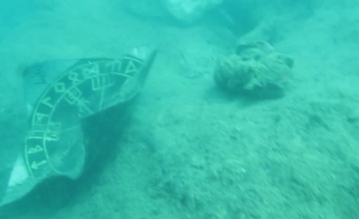 Denize atılmış şişenin içinden çıkan kağıt, ünlü profesörü şoke etti