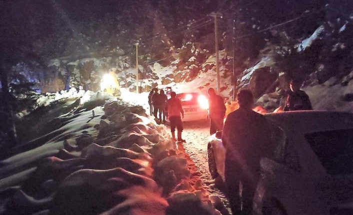 Kar yağışı Antalya’yı etkisi altına aldı, mahsur kalan vatandaşlar tek tek kurtarıldı