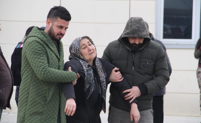 Motosiklet kazasında oğlunu kaybeden anne morgda sinir krizi geçirdi