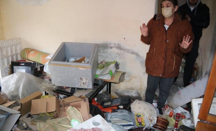 Tehditlerden korktuğu için 1 yıl sonra gelebildiği evini talan edilmiş halde buldu, gözyaşlarına boğuldu