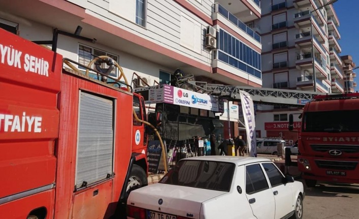 Yangında iş yerine ait asma kat kullanılamaz hale geldi