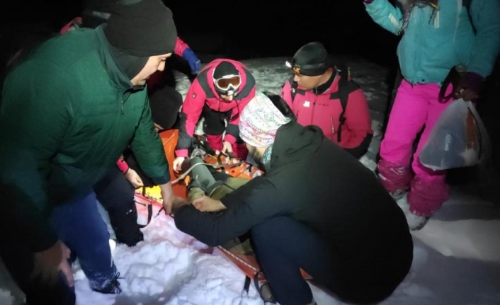 Yaylada mahsur kalan 28 kişilik ekip donmak üzereyken kurtarıldı