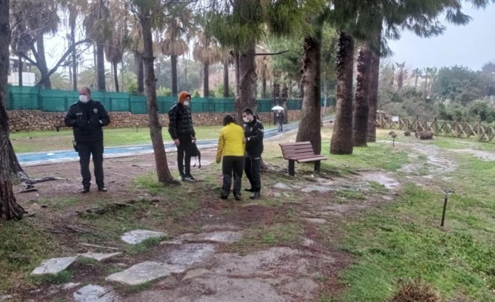 19 yaşındaki genç kız parkta yarı baygın halde bulundu