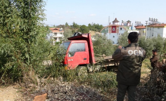 Ağaç katliamında kesilen ağaçları taşıyan kamyon önce güvenlik kameralarına. sonra jandarmaya yakalandı