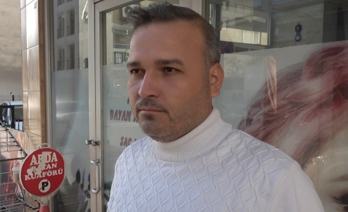 Ailesini kahvaltıya getiren adamın masada unuttuğu telefon, hırsızın radarına girdi