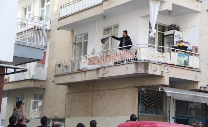 Ailesinin para vermemesi üzerine bunalıma girdiği iddia edilen genç, intihara kalkıştı