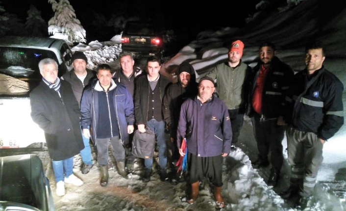 Alanya'da kar ve tipiye yakalanan 5 kişi, Büyükşehir ekipleri tarafından kurtarıldı