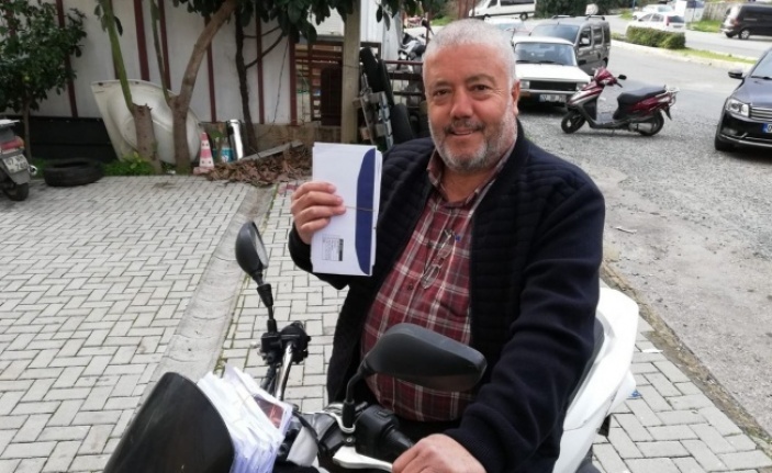 Alanyalı muhtardan evlere evrak servisi