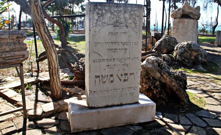 Antalya’nın tek Yahudi mezar taşı müzede korunuyor