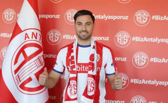 Antalyaspor, Sinan Gümüş ile 2.5 yıllık sözleşme imzaladı