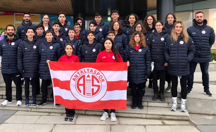 Antalyasporlu 14 yüzücü milli takım gelişim kampına seçildi