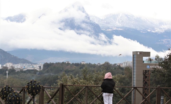 Bulutlar Toroslar'ın eteğine kadar indi, kartpostallık görüntüler oluştu
