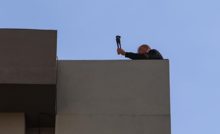 Doğalgazcının lüks sitedeki boru anahtarlı eylemi herkesi pencerelere çıkardı