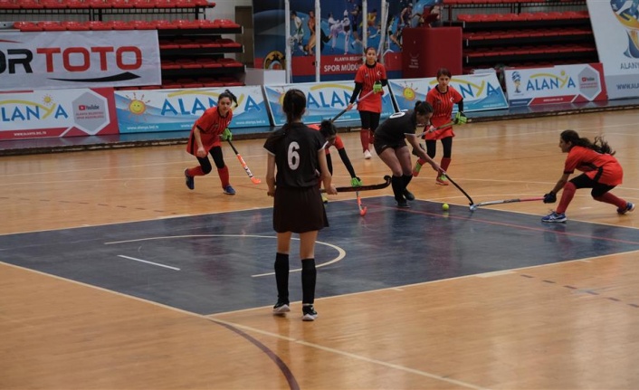 Kadınlar Salon Hokeyi Süper Lig 2. Etap Müsabakaları başladı 