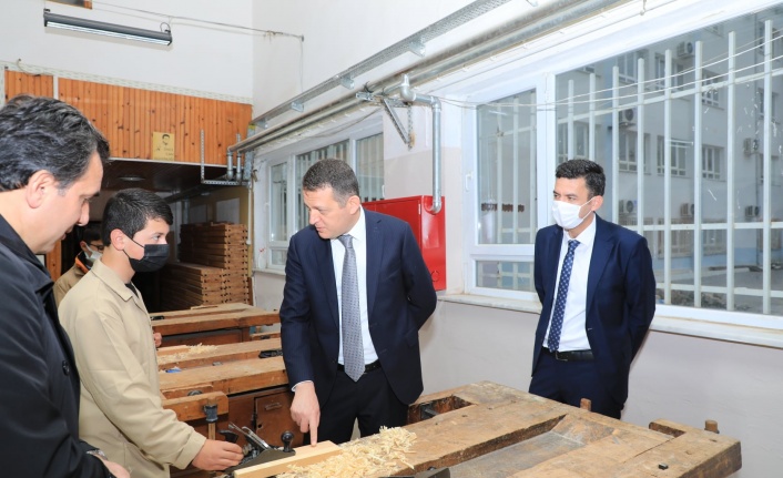 Kaymakam Ürkmezer'den Alanya Mesleki ve Teknik Anadolu Lisesine ziyaret