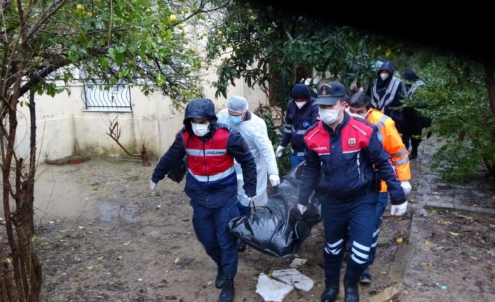 Kuş avlamak için çıktığı metruk binada çürümüş ceset buldu