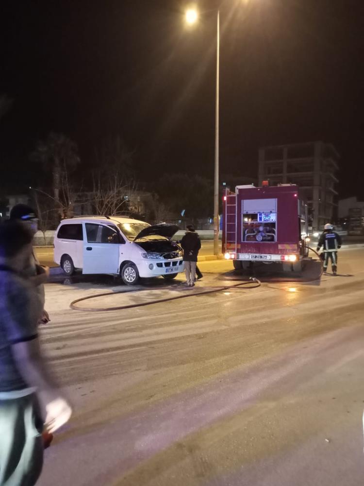 Motor kısmında yangın çıkan araçta maddi hasar oluştu