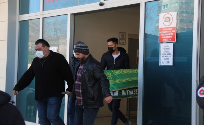 Otomobilin ağaca çarptığı kazada ölen gencin cenazesi morgdan alındı