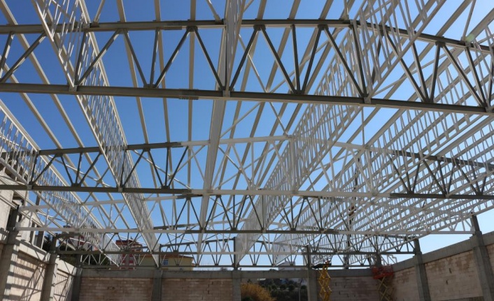 Serik Kültür Merkezi bünyesindeki düğün salonu inşaatında çalışmalar sürüyor