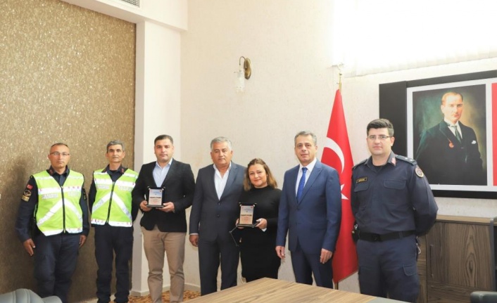 Son 5 yılda trafik cezası yemeyen ve kazaya karışmayan sürücülere plaket