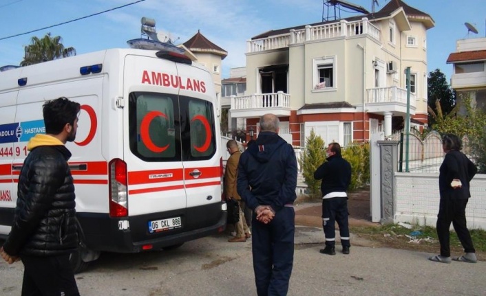 Uyuşturucu bağımlılığından kurtulmak için kendini zincirlediği lüks villada çıkan yangında can verdi