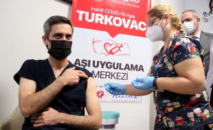 Yerli ve milli aşı TURKOVAC uygulanmaya başlandı