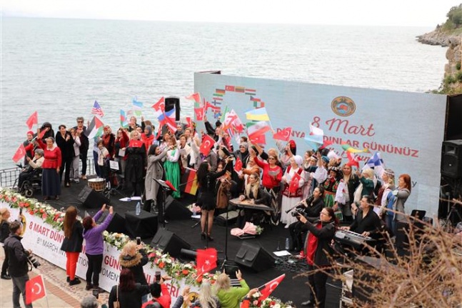 Alanya Belediyesi 8 Mart'ta 80 ülkeden kadınları bir araya getirdi