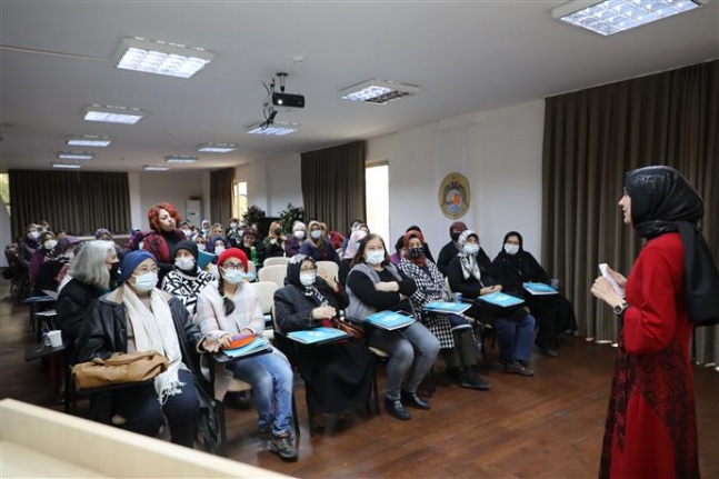 Alanya Belediyesi kadınları seminerde buluşturdu