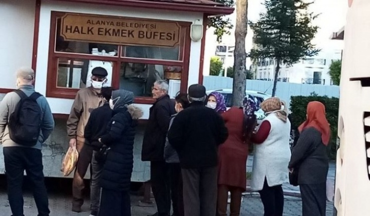 Alanya'da halk ekmekte poşet ücretli oldu