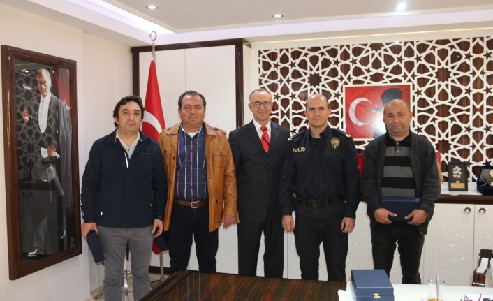 Alanya'da Müdür Patat’tan emekli olan polislere teşekkür plaketi