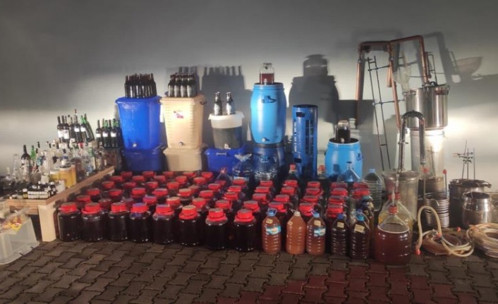 Alanya'da sahte içki üretimine suçüstü: 853 litre el yapımı içki bulundu