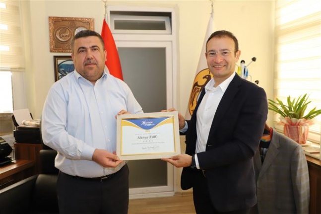 Alanya Triatlonu'na “Yılın En Başarılı Yerel Organizasyonu” ödülü
