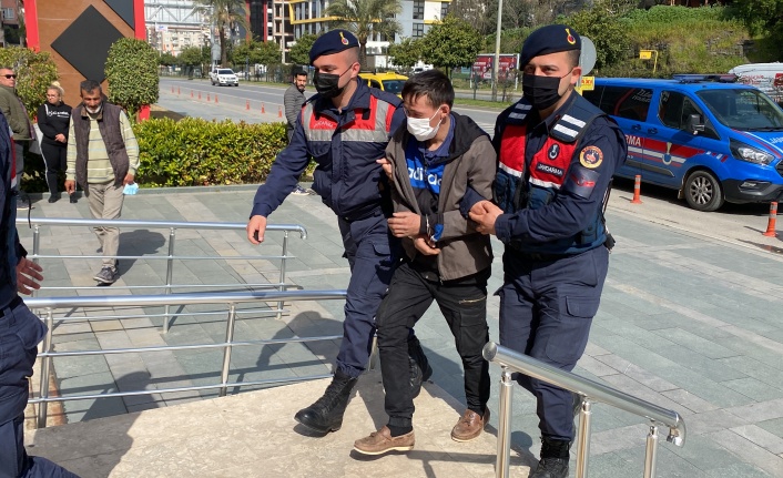Alanya’da uyuşturucu almak için hırsızlık yapan şüpheli jandarmadan kaçamadı