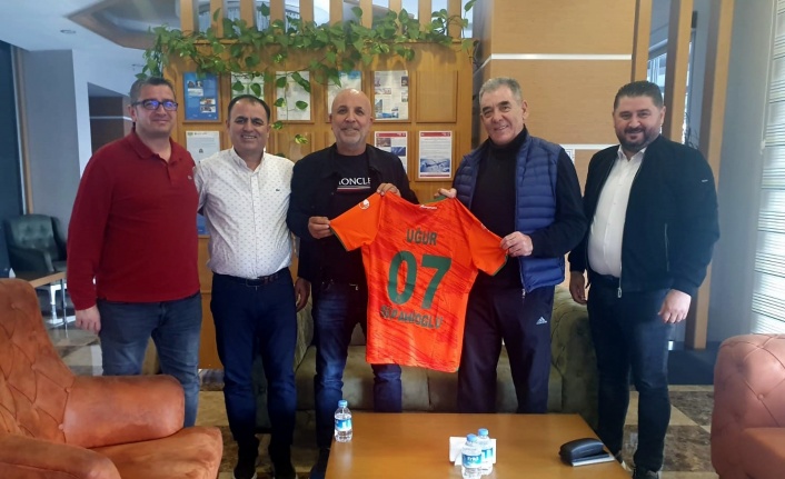 Alanyaspor- Göztepe maçı ulaşım sponsoru Uğur Sipahioğlu oldu