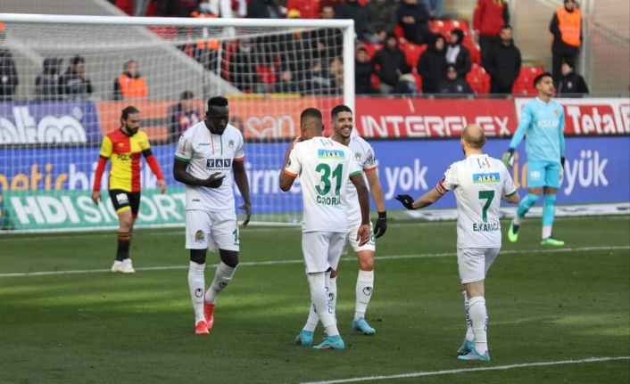 Alanyaspor İzmir'den 3 puanla dönüyor