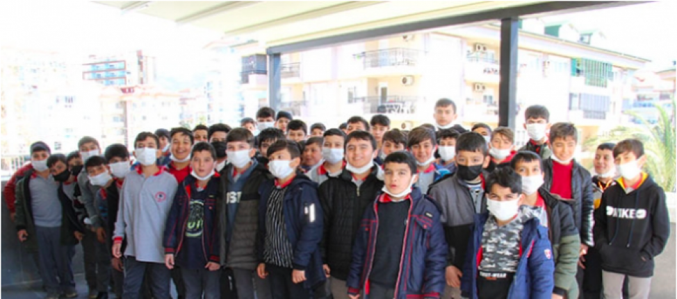 Alanyum AVM'de öğrenciler 'İyi ki Varsın Eren' filmini izledi