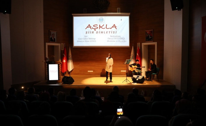 ALKÜ 'Aşkla' şiir dinledi