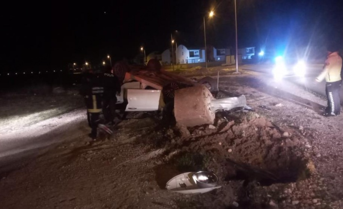 Antalya'da kaza sonrası sıkışan sürücüyü itfaiye kurtardı