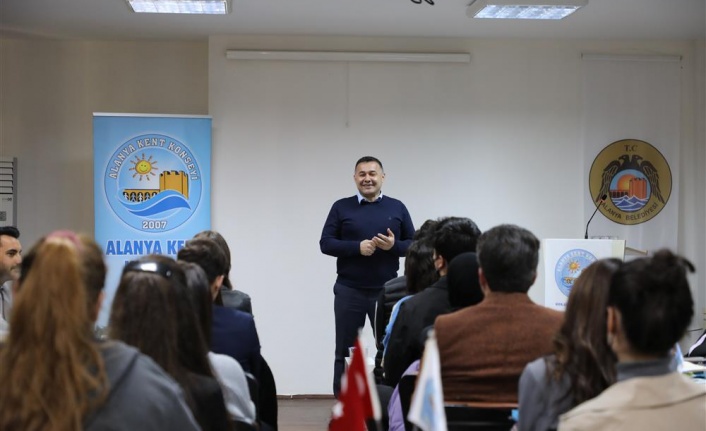 Başkan Yücel Gençlik Çalıştayı’nda gençlerle buluştu