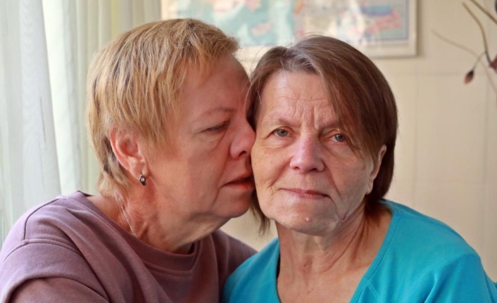 Evine bomba düşmesi sonucu kardeşlerini kaybeden kız kardeşlerin 'savaş' gözyaşları