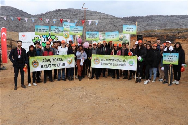 Güzelbağ yangın bölgesinde 3 bin 800 fidan toprakla buluştu