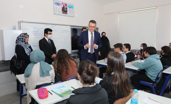 Kaymakam Ürkmezer'den okul ziyareti