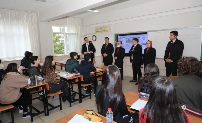 Kaymakam Ürkmezer ve Başkan Yücel okul ziyaretlerine devam ediyor