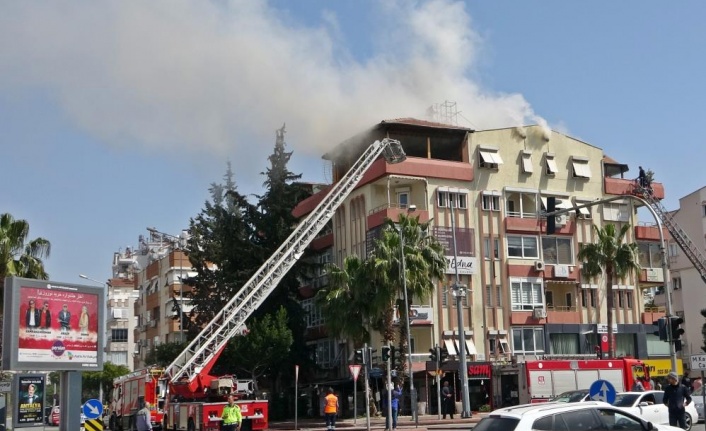 Mahalleyi dumana boğan yangın