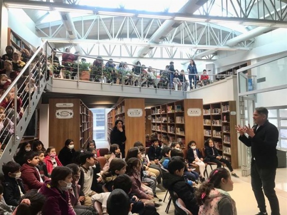 Minikler Kütüphane Haftası'nda usta yazarlarla bir araya geliyor