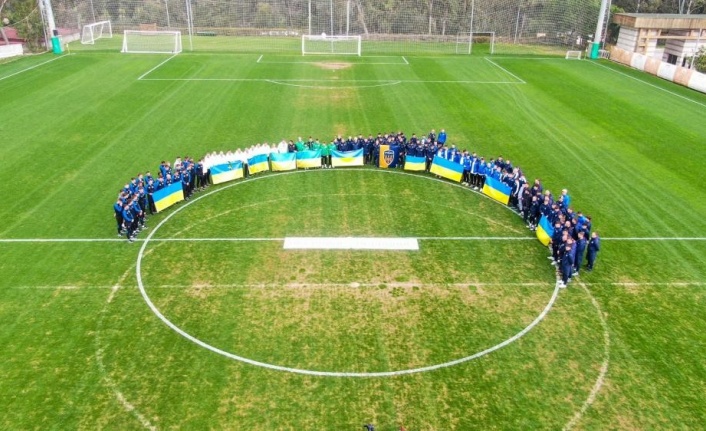 Rusya’nın operasyonu sonrasında mahsur kalan Ukraynalı turistler ve futbolcular Türkiye'nin misafiri